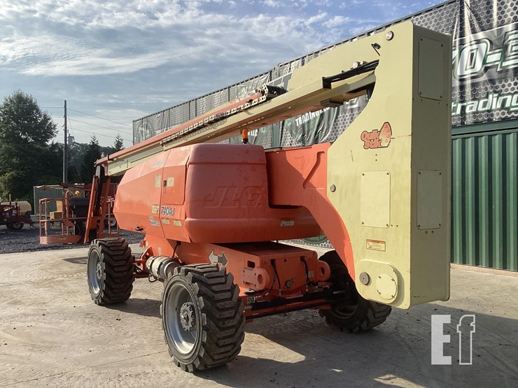 2015-jlg-740aj-image-2