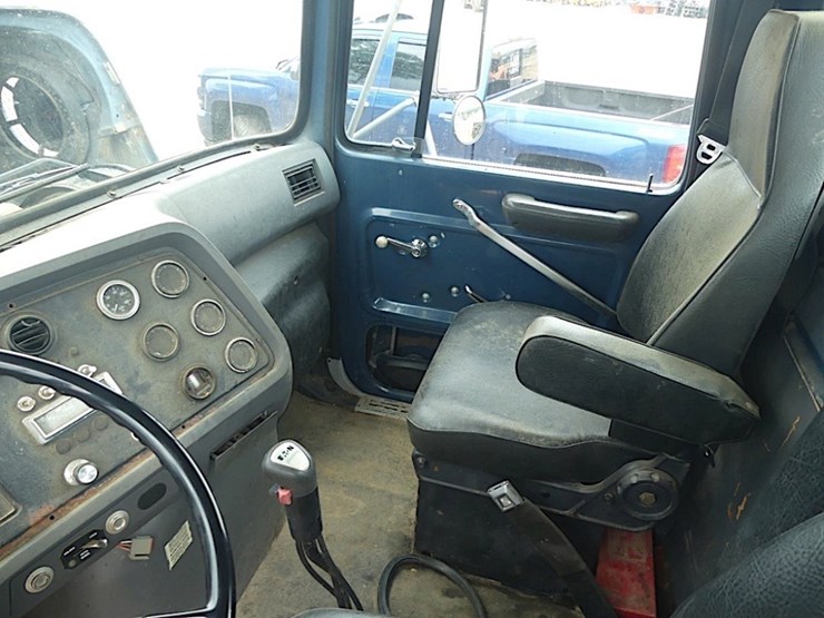 1997-ford-l9000-image-15