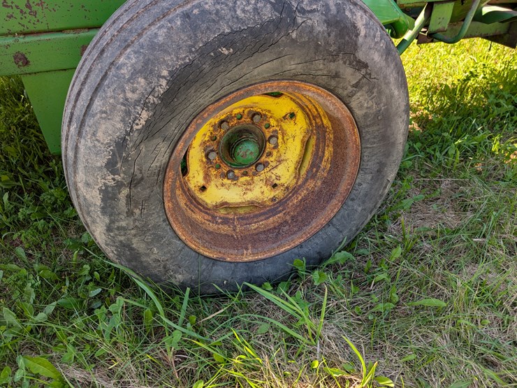john-deere-336-image-6