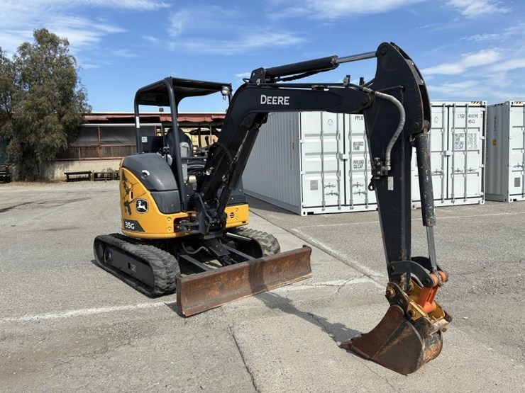 2024-deere-35g-image-2