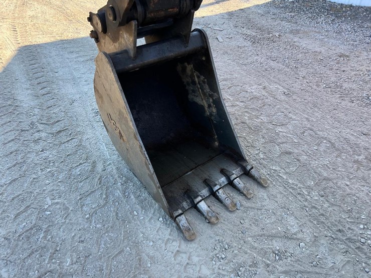 2015-kubota-kx080-4-image-11