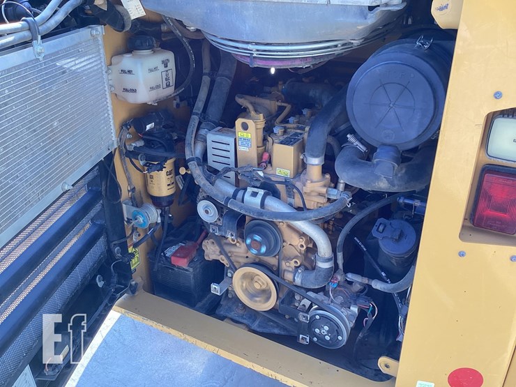 2020-caterpillar-279d3-image-12