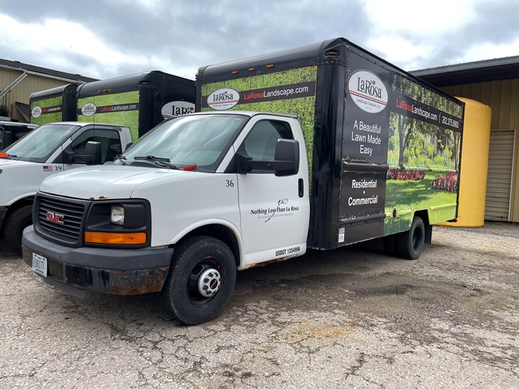 #9857-•-2010-gmc-box-truck-(has-wi-title)-image-1