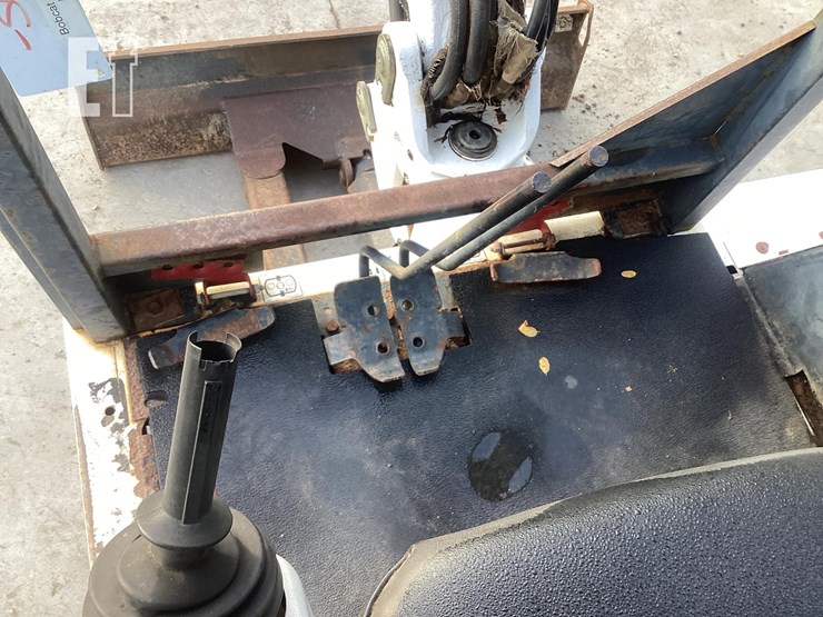 2000-bobcat-325-image-17