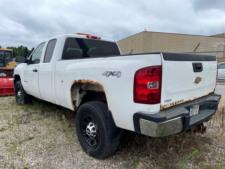 2011-chevrolet-2500-image-6