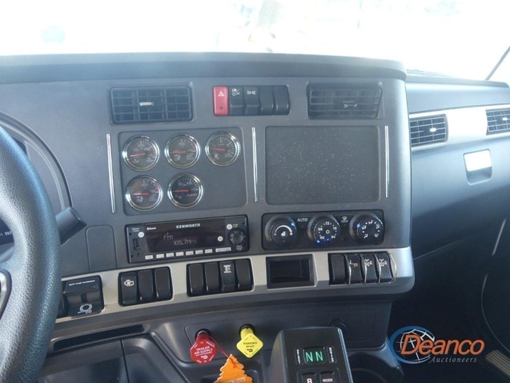 2024-kenworth-t880-image-22