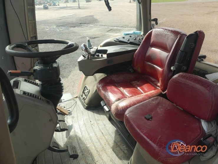 case-ih-magnum-235-image-11