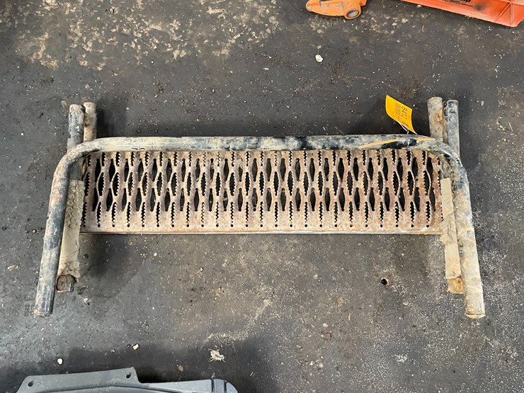 #8412-•-steel-steps-and-rubber-floor-mats-image-2
