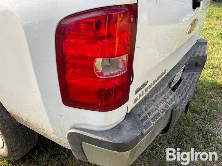 2012-chevrolet-silverado-2500-image-17