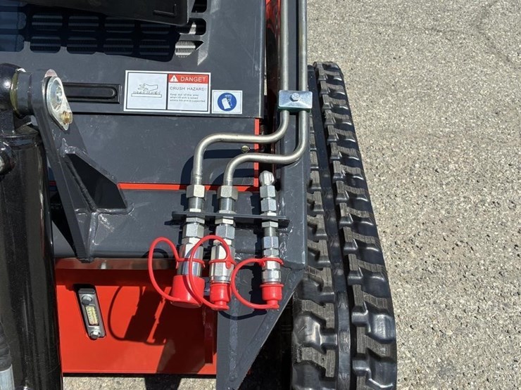 2025-aboss-gh380-sid-steer-track-loader-image-7