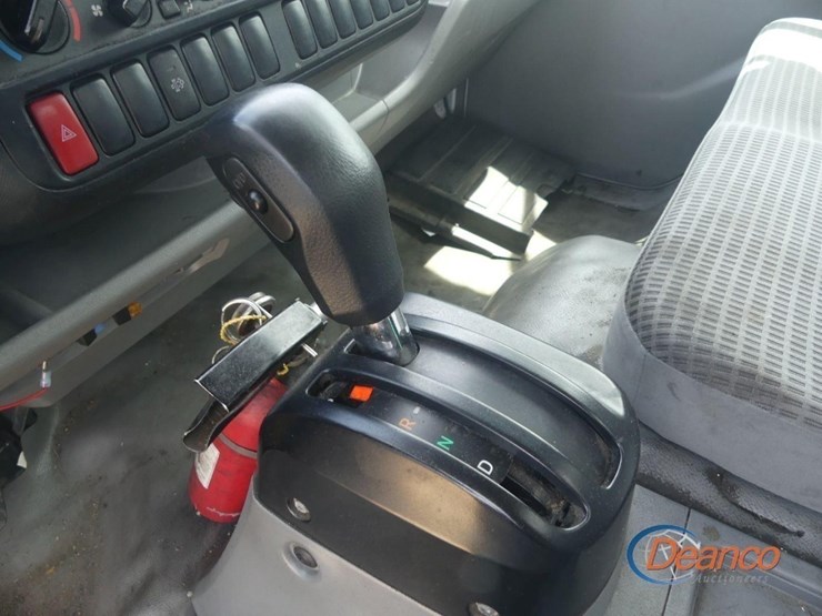 2019-hino-195-image-14