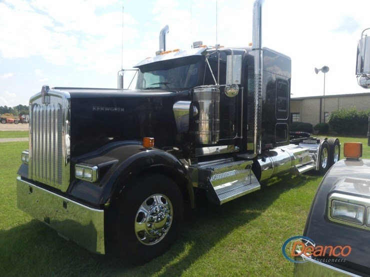 2024-kenworth-w900l-image-25