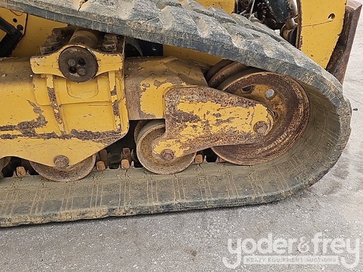 2020-caterpillar-299d3-image-10