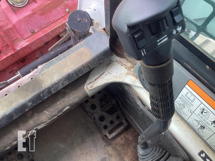 2007-bobcat-t300-image-22