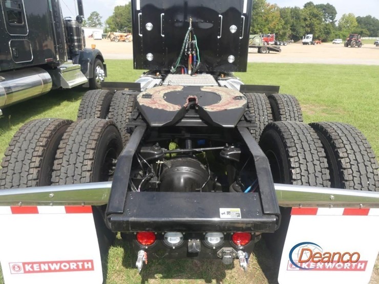 2024-kenworth-w900l-image-6