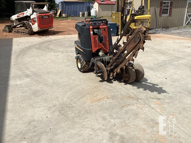 2009-ditch-witch-r300-image-6