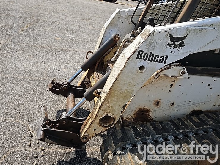 2006-bobcat-t300-image-15