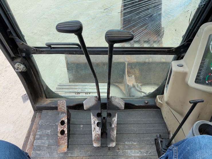 2004-caterpillar-311c-image-35
