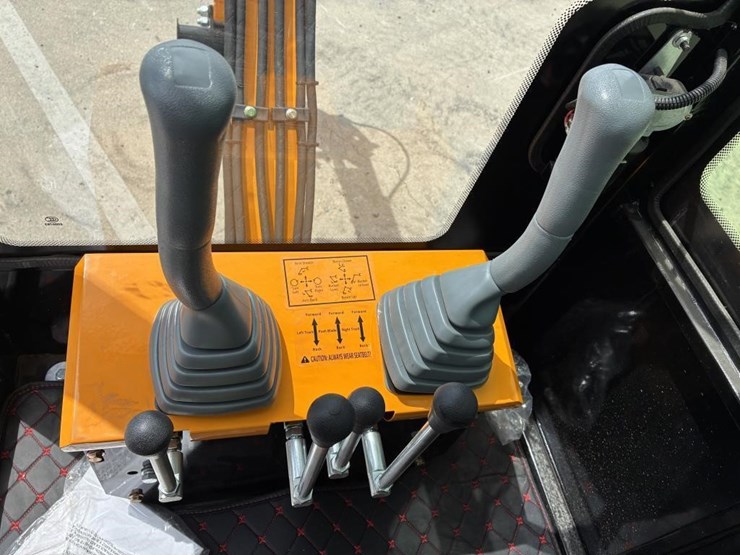 2025-vicsec-vc13c-hydraulic-excavator-image-17