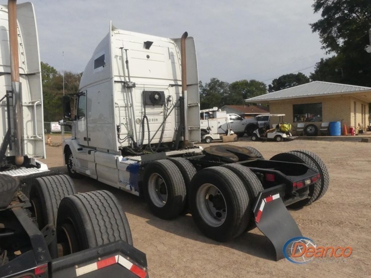 2016-volvo-vnl-truck-tractor,-s/n-4v4nc9eh5gn936388:-t/a,-sleeper,-volvo-d13-425hp-eng.,-ishift-auto,-12.5k-front,-38k-rears,-295/75r22.5-tires,-979k-mi.-image-3