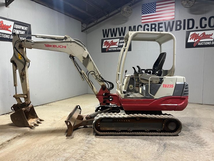 takeuchi-tb235-image-3