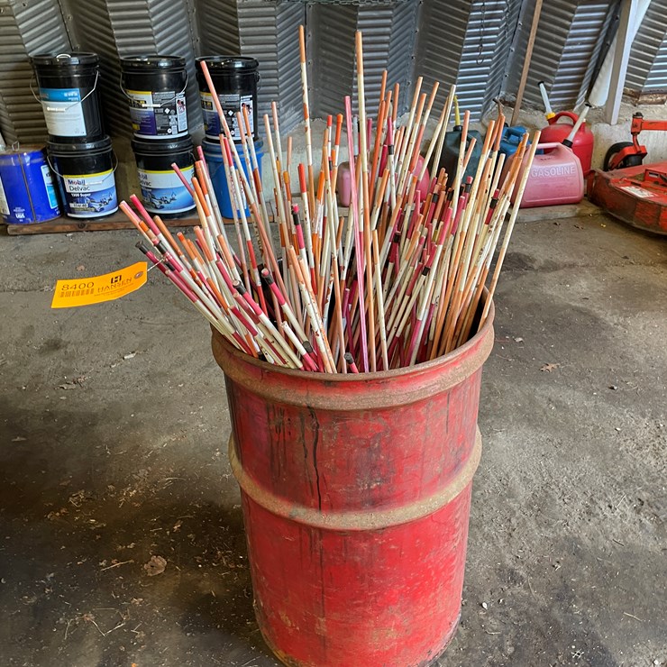 #8400 • Pail of Driveway Markers