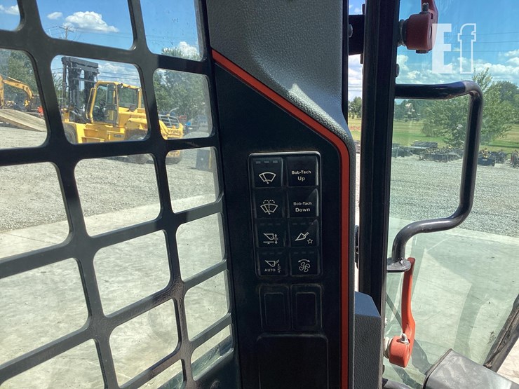 2021-bobcat-s76-image-16