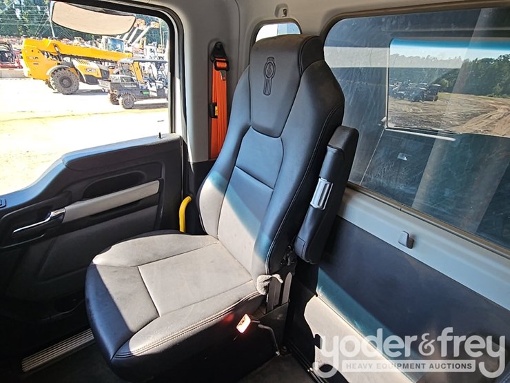 2023-kenworth-t880-image-47