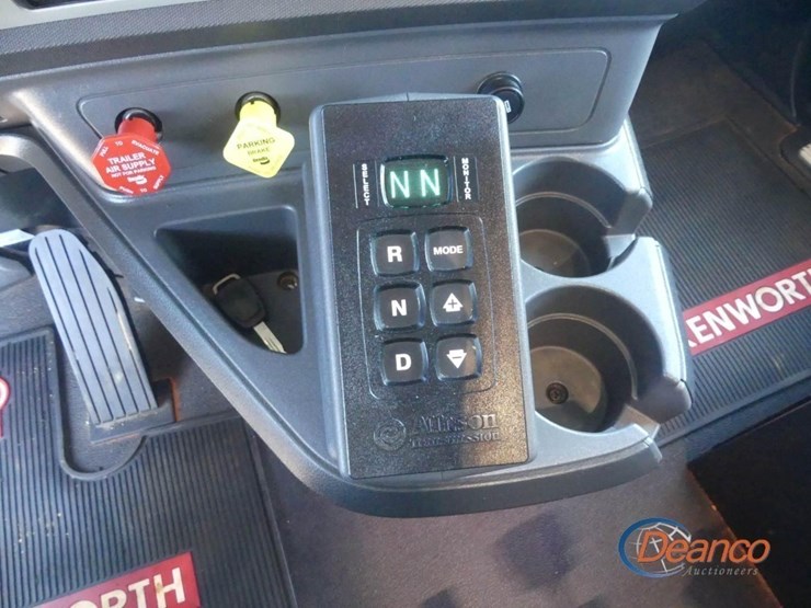 2024-kenworth-t880-image-22