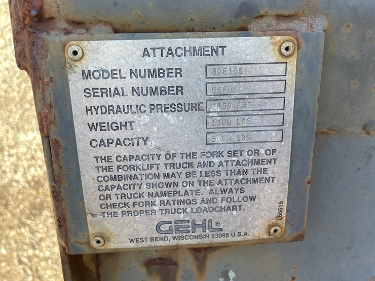#1581-•-gehl-8'-loader-bucket-image-4
