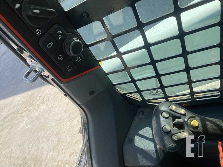 2023-bobcat-t64-image-16