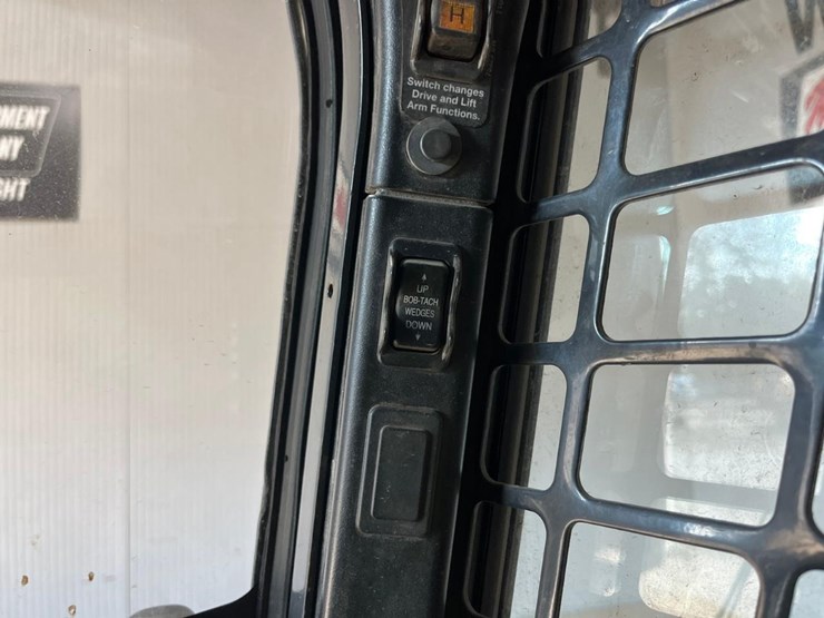 2015-bobcat-t770-image-30