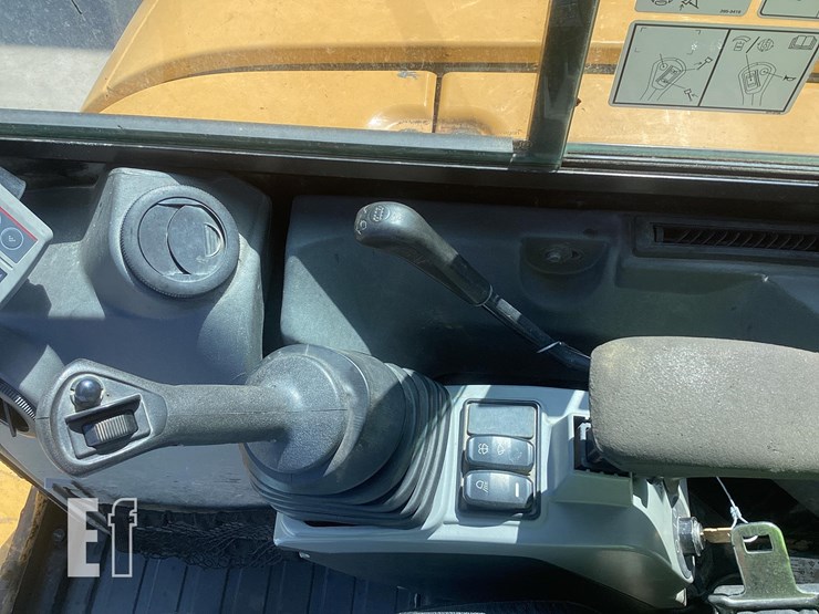 2019-caterpillar-305-image-21