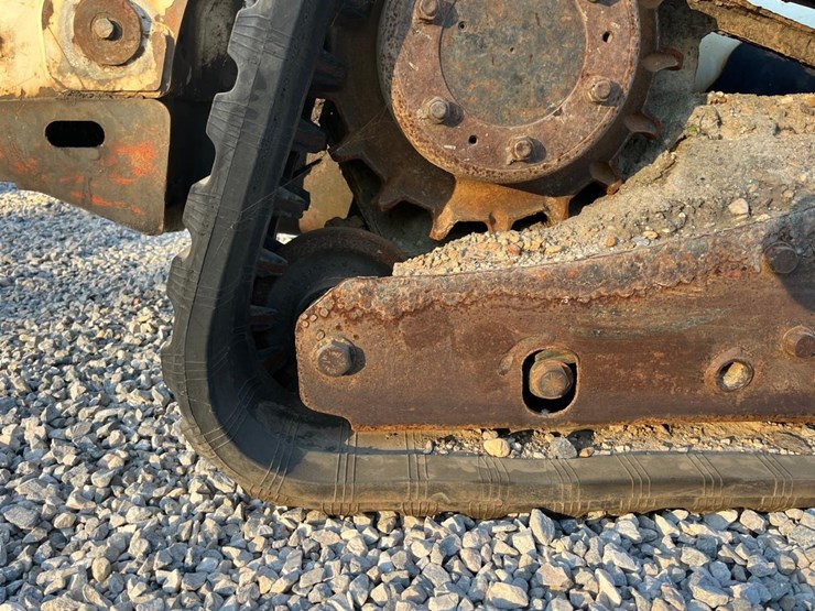 2012-bobcat-t870-image-17