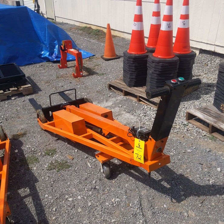 QTY (1) ELECTRIC RECHARGEABLE PALLET JACK