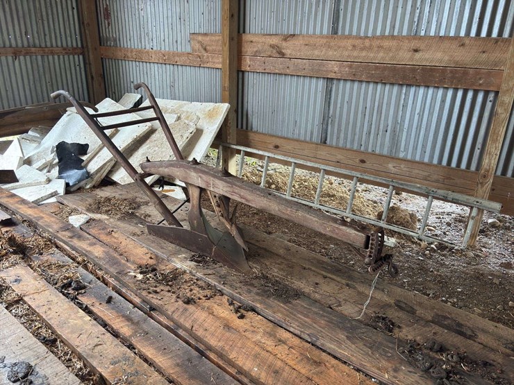 oliver-chilled-plow-works-15”-walking-plow-image-2