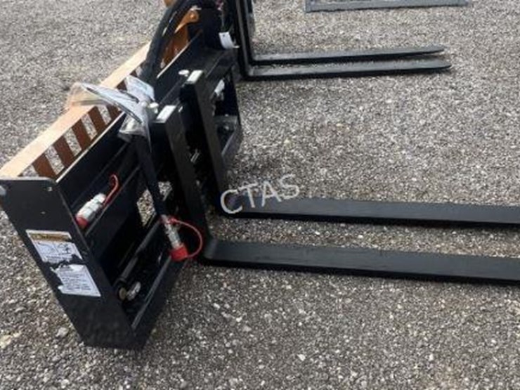 #147-•-wolverine-hydraulic-skid-steer-pallet-forks-image-2