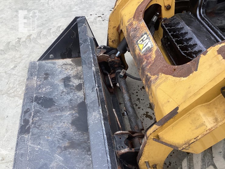 2019-caterpillar-236d-image-10