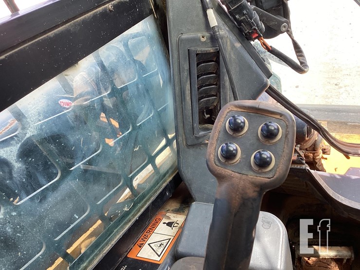 2015-deere-323e-image-20