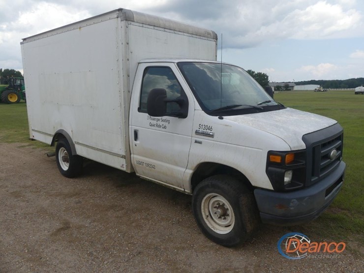 2004-ford-e350-image-1