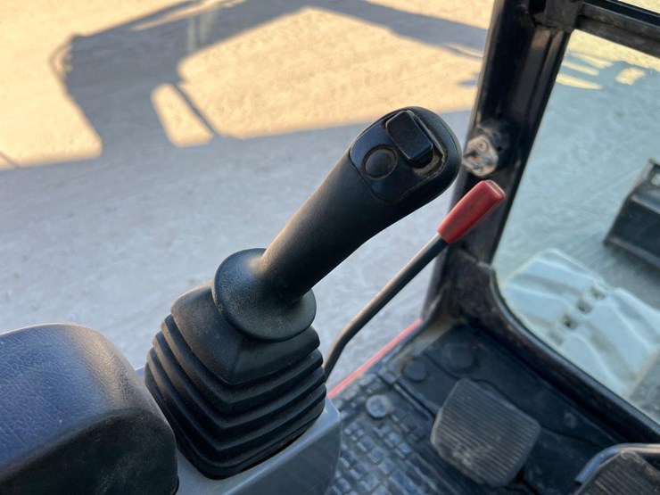 2015-kubota-kx080-4-image-33