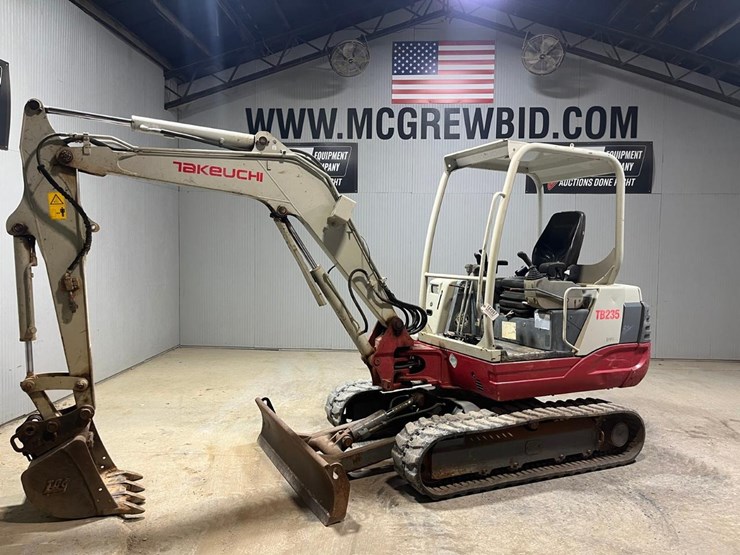 takeuchi-tb235-image-1