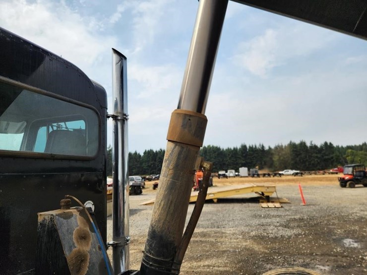 1999-peterbilt-379-image-24
