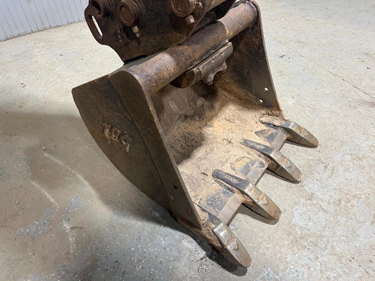 takeuchi-tb235-image-10