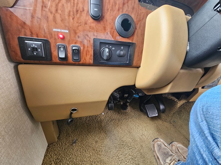#21543-•-2014-ford-f53-motorhome-image-45