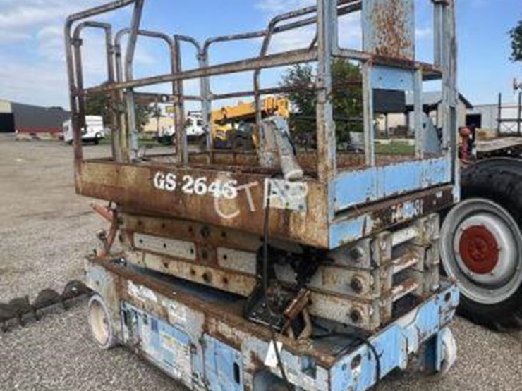 #89-•-gs---2646-scissor-lift-image-4