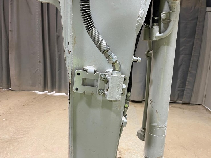 2023-takeuchi-tb335r-image-13