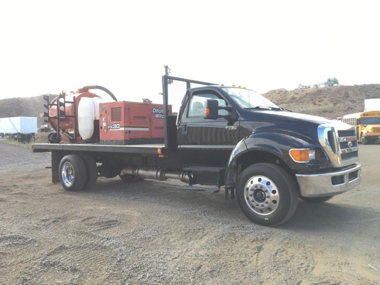 2011-ford-f750-xlt-image-2