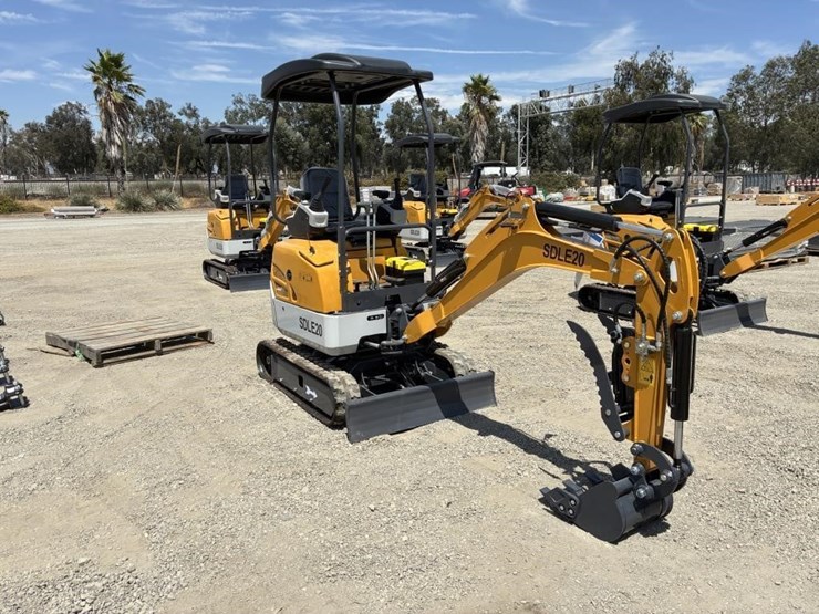 2025-sdlanch-sdle20-hydraulic-excavator-image-2