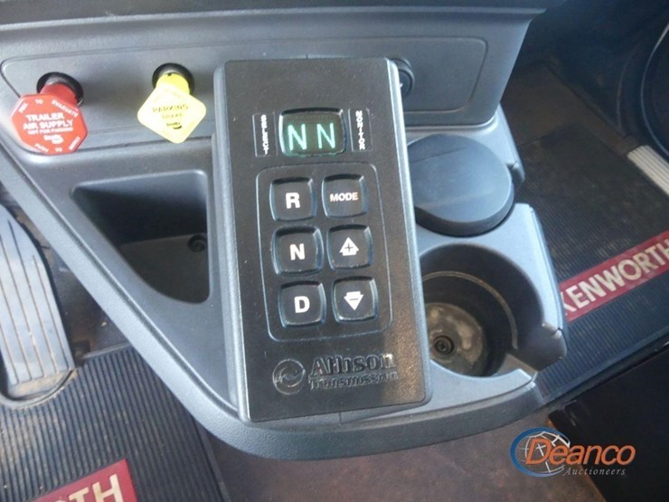 2024-kenworth-t880-image-23